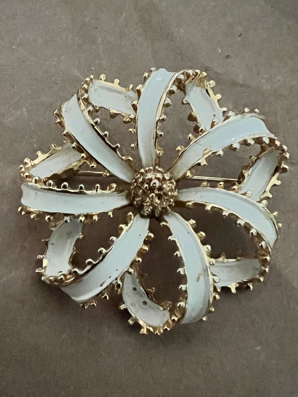 Vintage Arthur Pepper ribbon style floral white enamel on gold tone brooch.